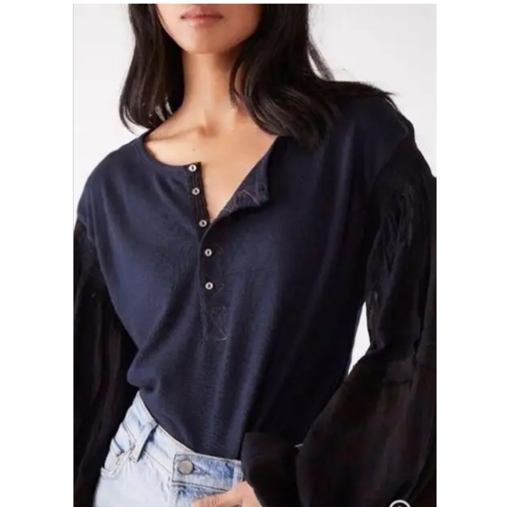 FREE PEOPLE S boho puff long sleeve blue and black blouse in EUC